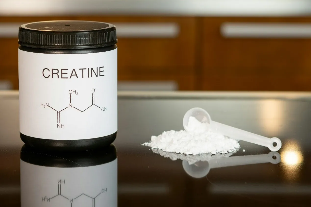 Creatine Monohydrate 80 mesh white powder for sports nutrition and dietary supplement manufacturing.