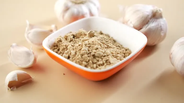 Garlic Extract 1% allicin powder derived from Allium sativum garlic bulbs