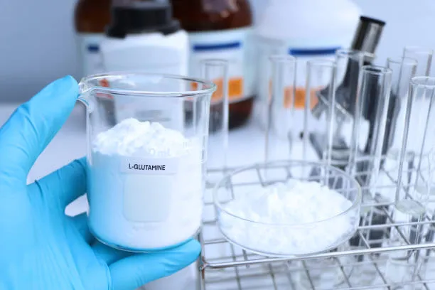 L-Glutamine 98.5% crystalline powder undergoing laboratory quality-control testing