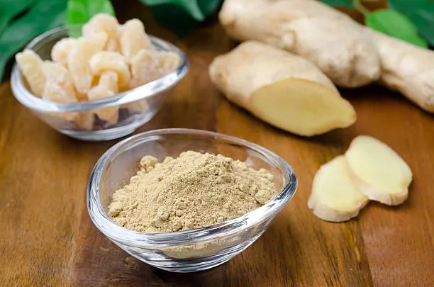 Panax ginseng root and ginseng extract powder for standardized botanical ingredient production.