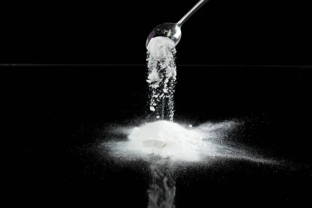 Sodium Acid Pyrophosphate powder used for controlled reaction in bakery leavening systems.